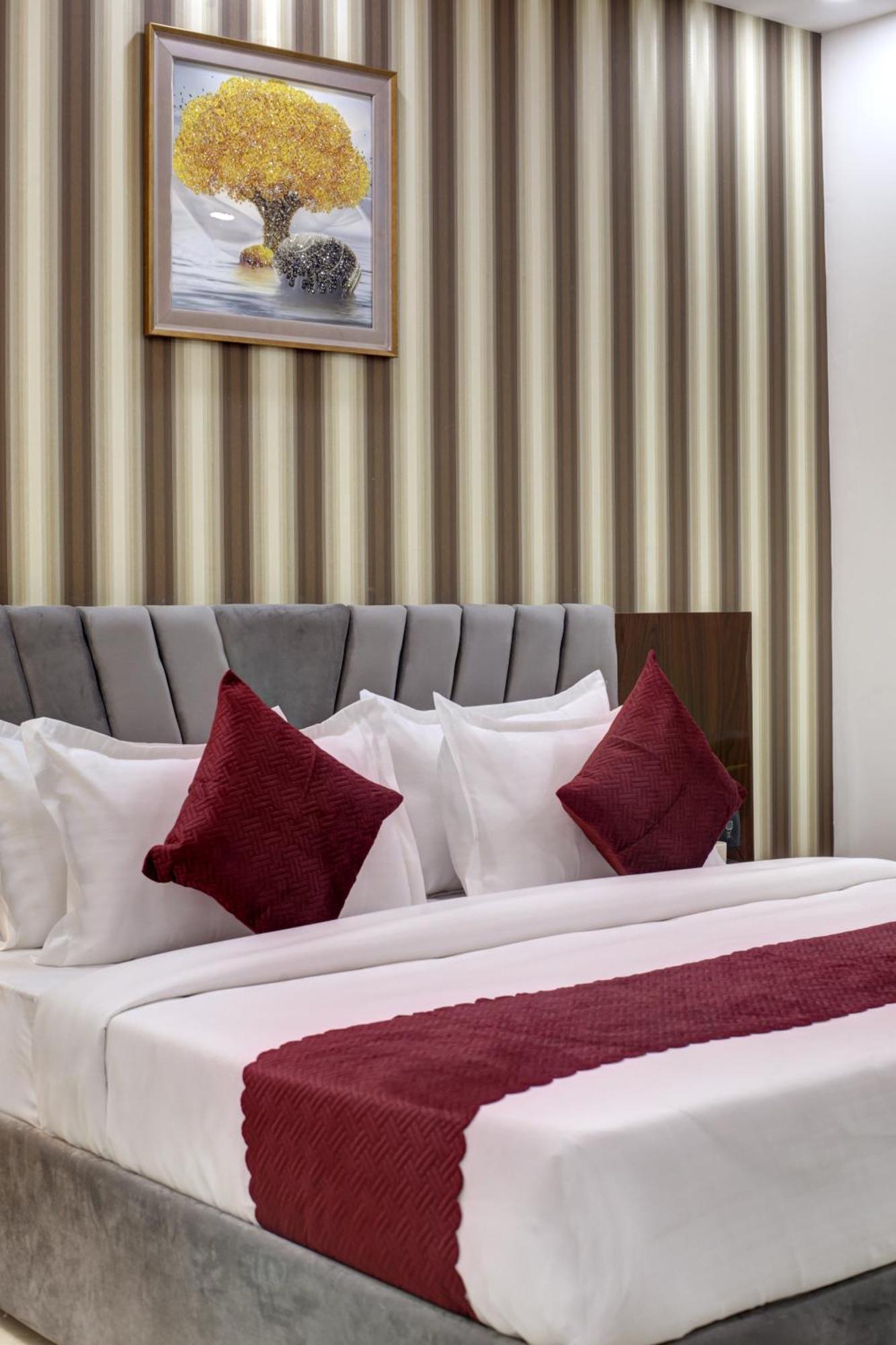 Limewood Stay - Millennium Huda City Center غورغاون المظهر الخارجي الصورة